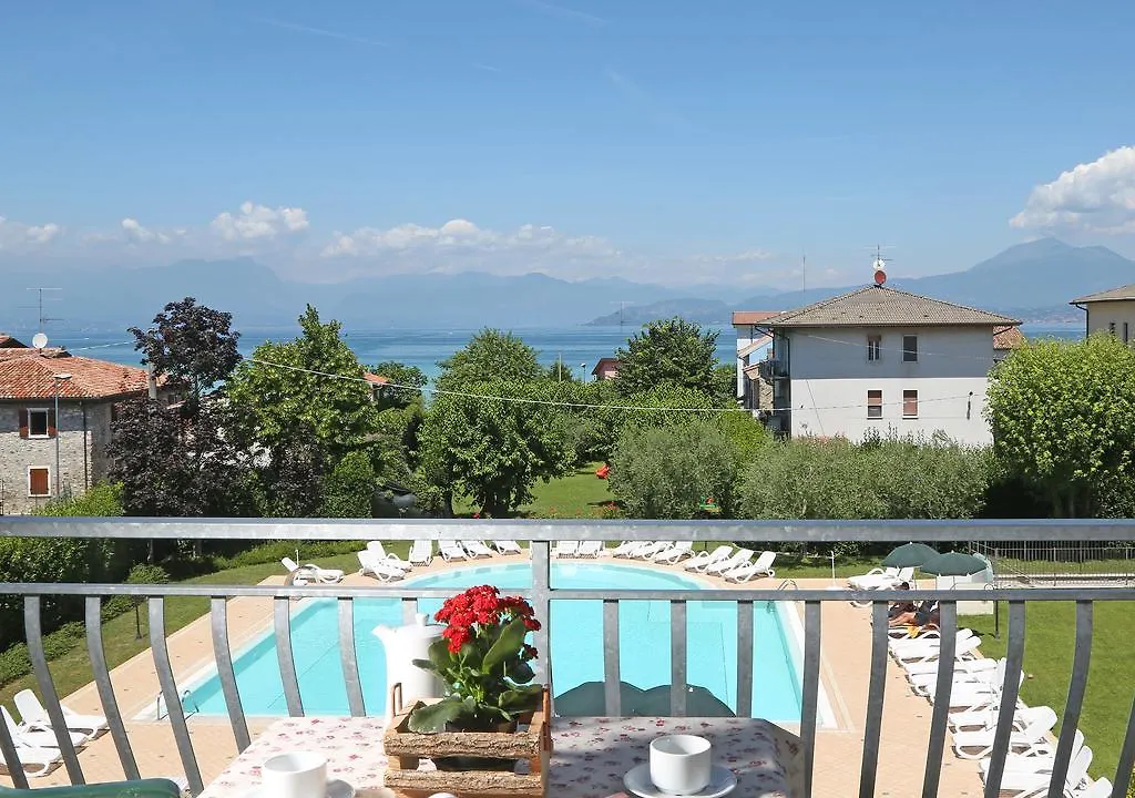 Nettuno Residence Hotel Peschiera del Garda 3*,  Italy
