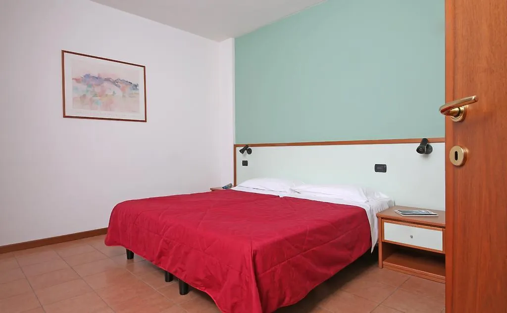Nettuno Residence Hotel Peschiera del Garda 3*,  Italy